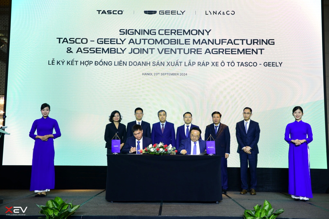 1.-Dai-dien-Tasco-va-Geely-ky-ket-hop-tac-lien-doanh-san-xuat-lap-rap-xe-2048x1365-XEtv.vn.jpg