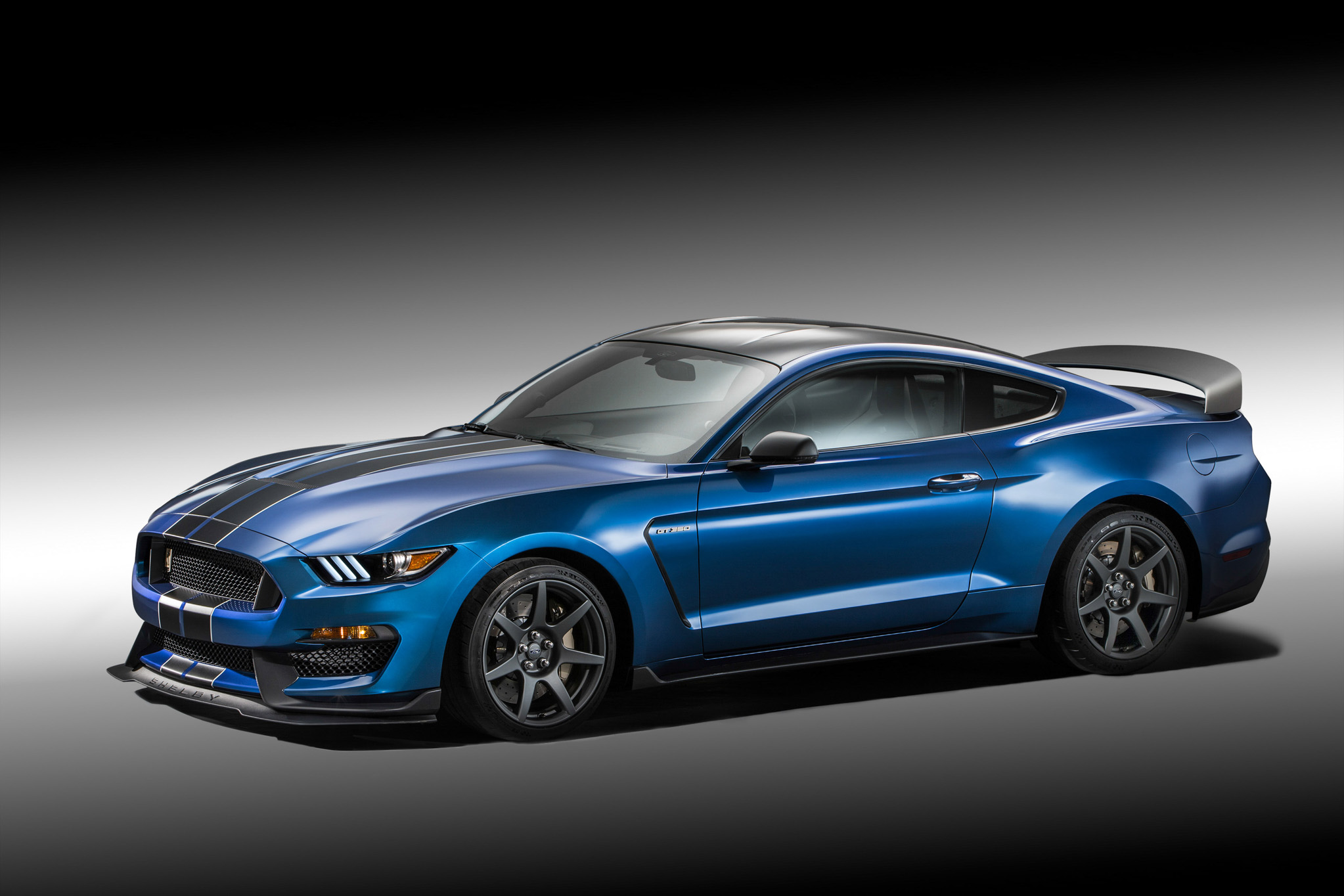 2016-Ford-Mustang-GT350R-7.jpg