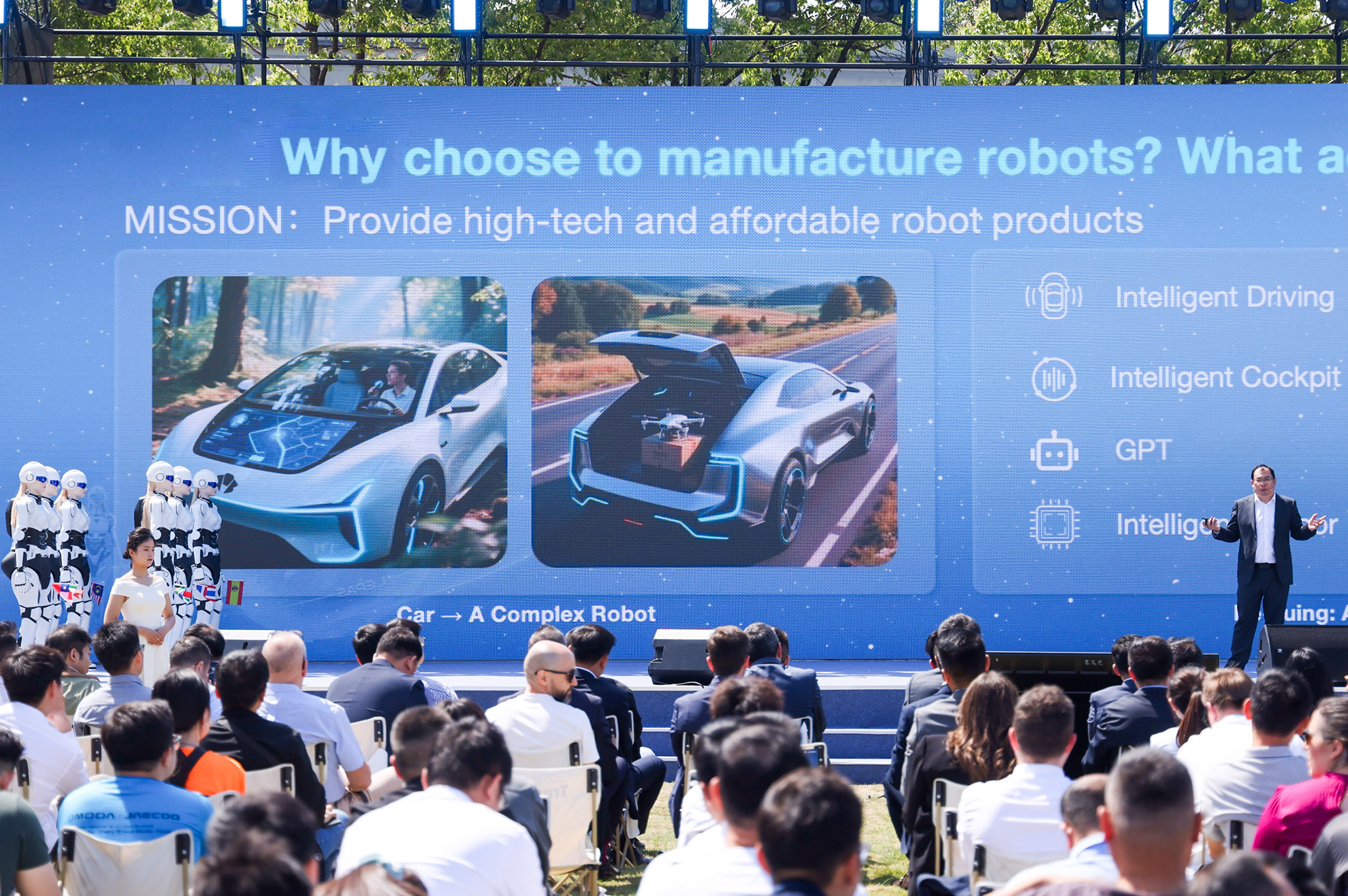 AiMOGA - mô hình robot hình người nổi bật trong ngành xe.jpg