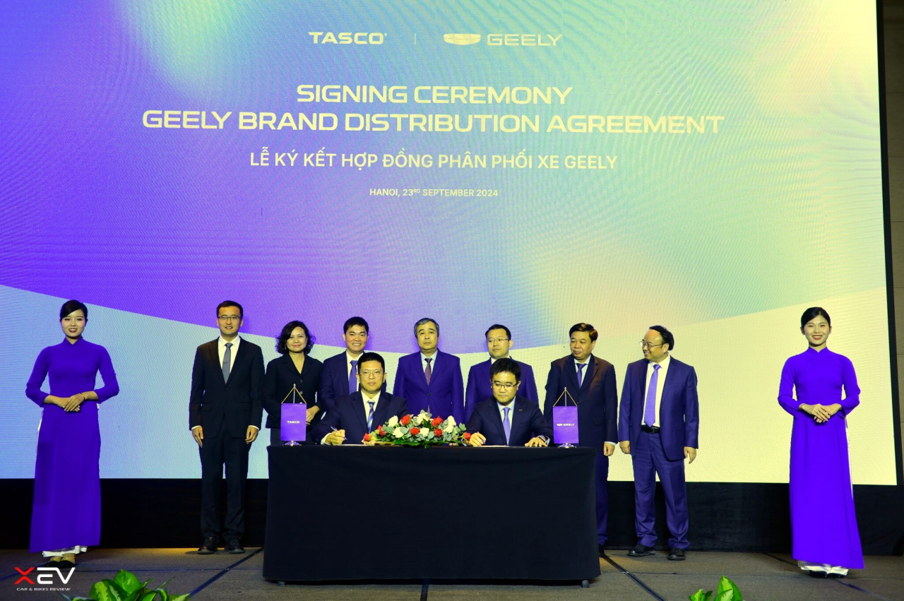 Dai-dien-Tasco-Auto-va-Geely-ky-Hop-dong-phan-phoi-thuong-hieu-o-to-Geely-tai-Viet-Nam-2048x13...jpg