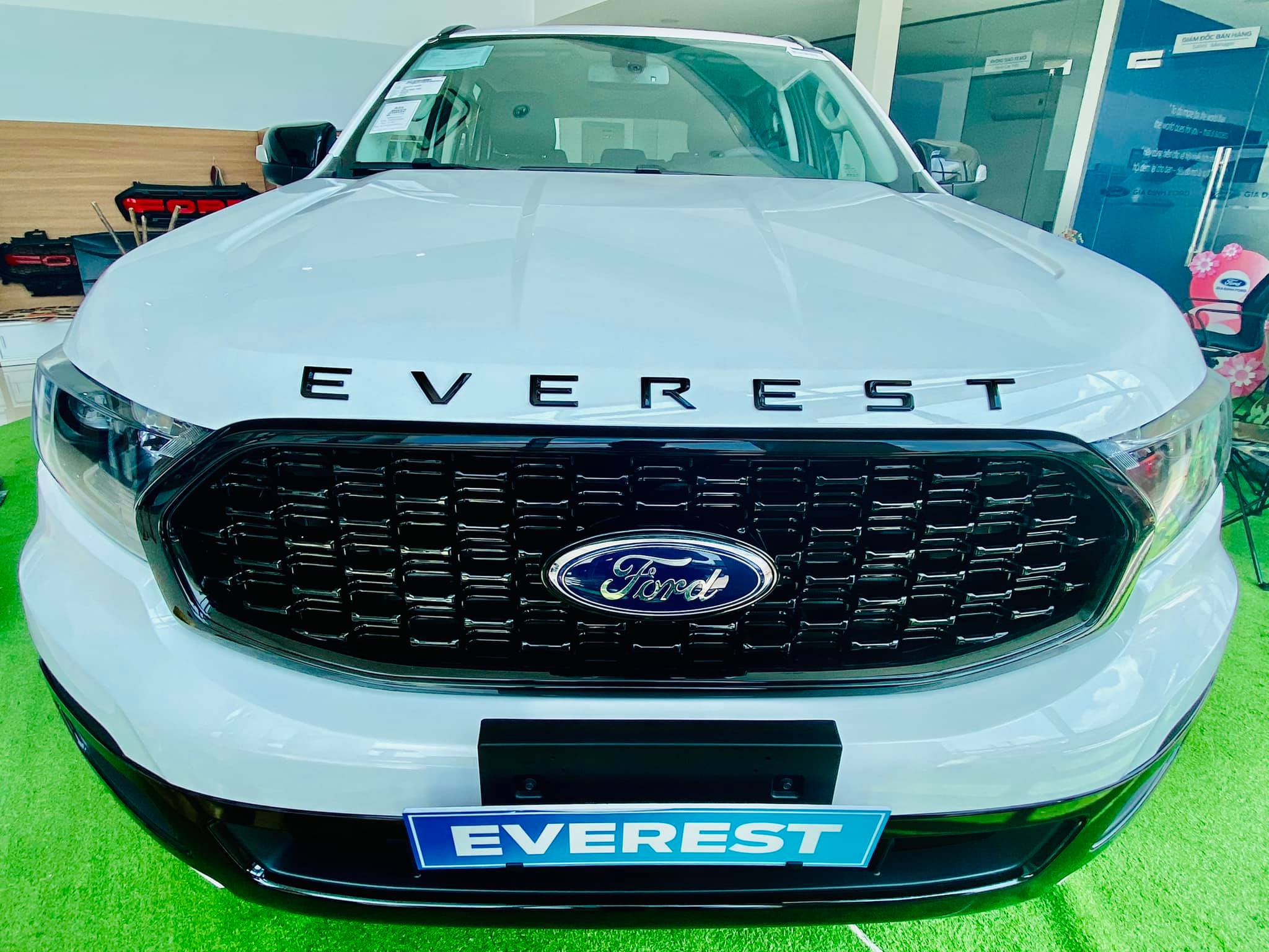 Ford-Everest-Sport-2021-b.jpg