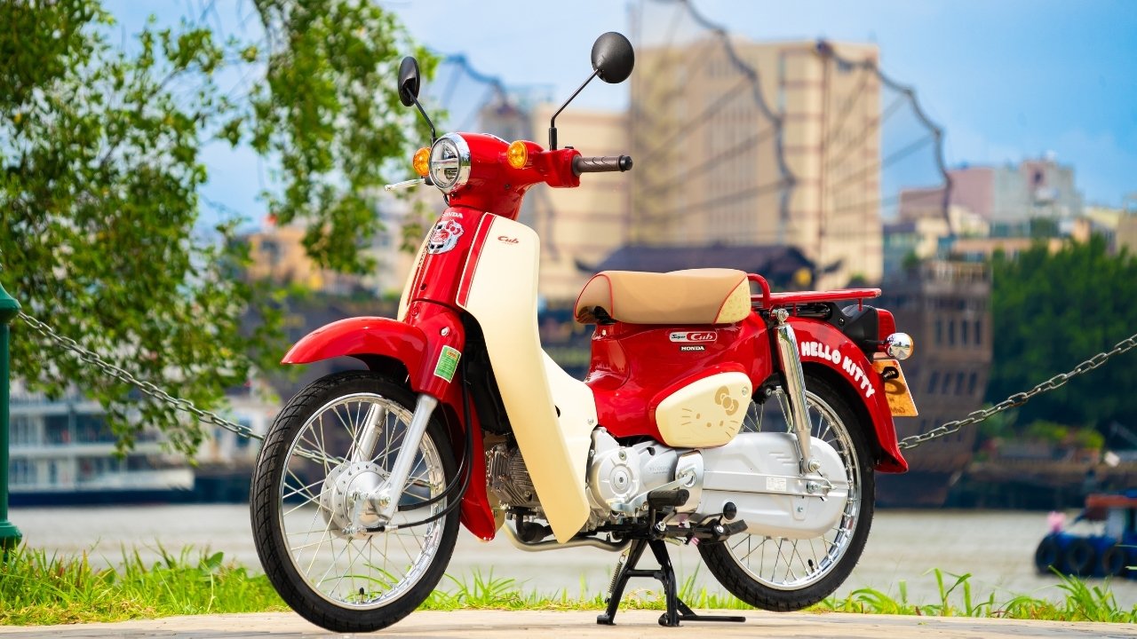 Honda Super Cub 50 Hello Kitty.jpg