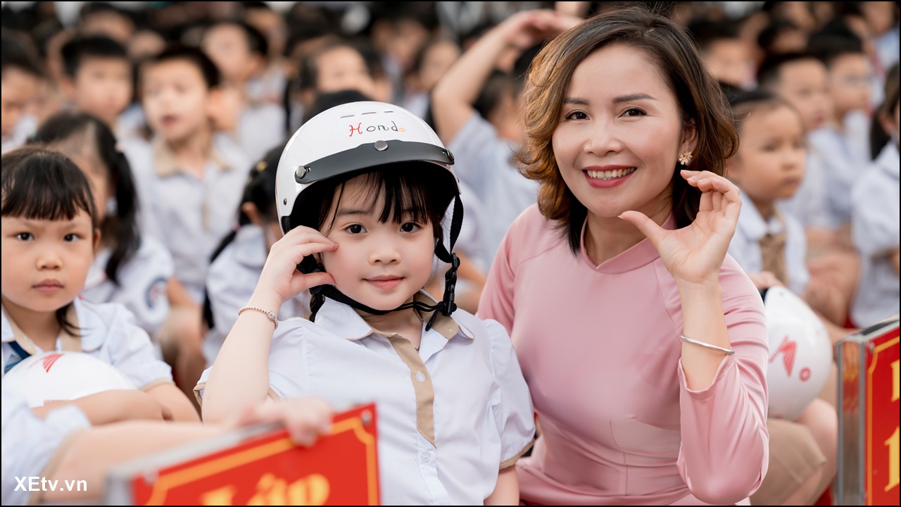 HONDA - Trao tặng mũ bảo hiểm cho học sinh lớp Một toàn quốc năm học 2025 – 2026 “Đội mũ xinh ...jpg
