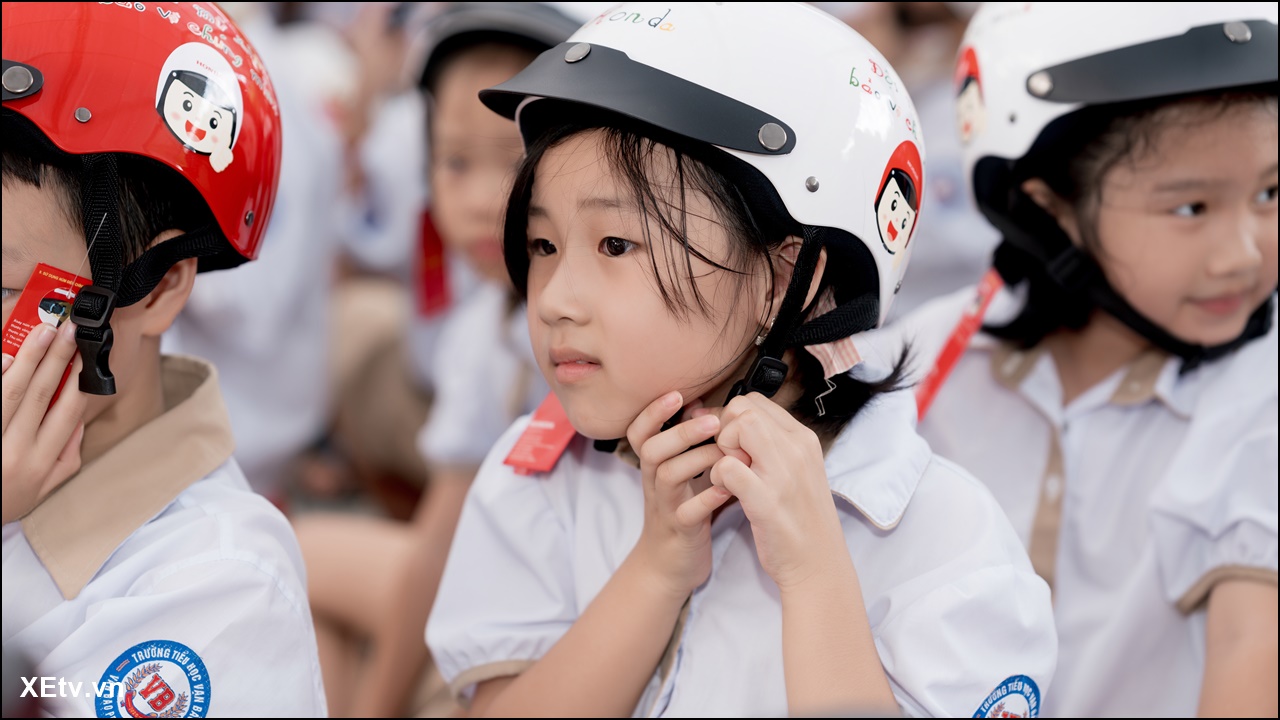 HONDA - Trao tặng mũ bảo hiểm cho học sinh lớp Một toàn quốc năm học 2025 – 2026 “Đội mũ xinh ...jpg