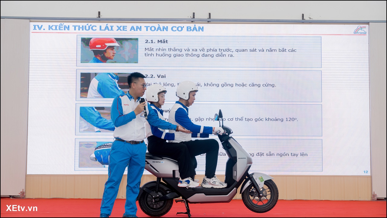HONDA - Trao tặng mũ bảo hiểm cho học sinh lớp Một toàn quốc năm học 2025 – 2026 “Đội mũ xinh ...jpg