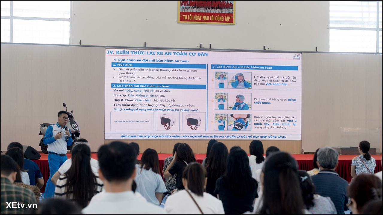 HONDA - Trao tặng mũ bảo hiểm cho học sinh lớp Một toàn quốc năm học 2025 – 2026 “Đội mũ xinh ...jpg