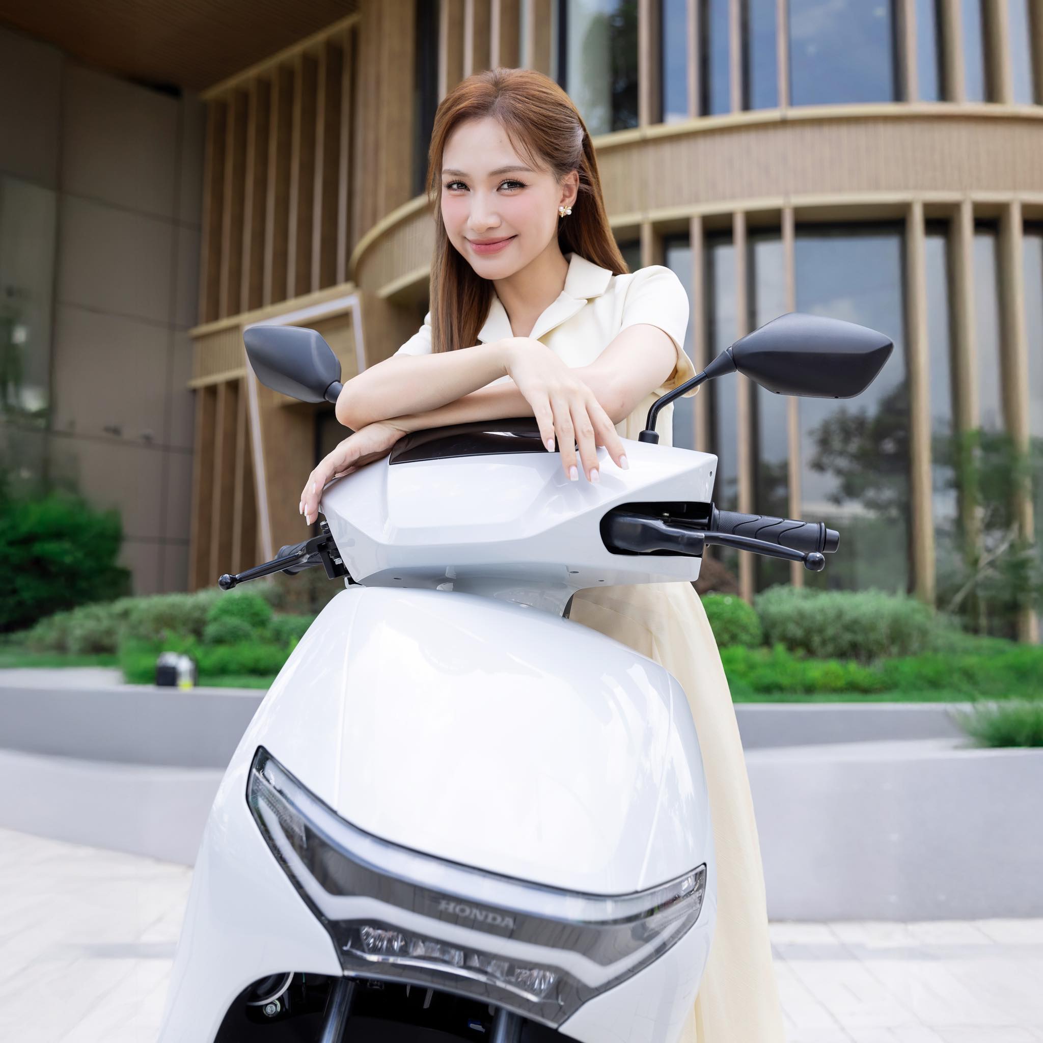 Khi công nghệ kết hợp cùng thần thái, tất cả gói gọn trong chiếc Honda CUV e (1).jpg