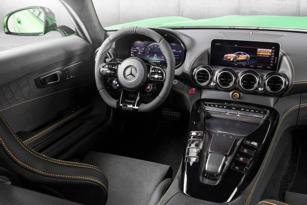 Mercedes-Benz-GT-R-2020-2.jpg