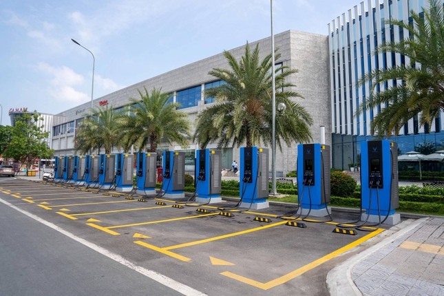 Nhà sáng lập Vinfast thành lập công ty phát triển trạm sạc xe điện toàn cầu.jpg