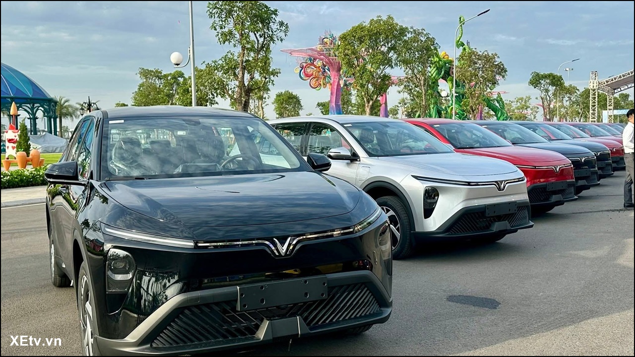 VinFast bắt đầu bàn giao lô xe điện Limo Green đầu tiên tại Hà Nội từ ngày 58 (3).jpg