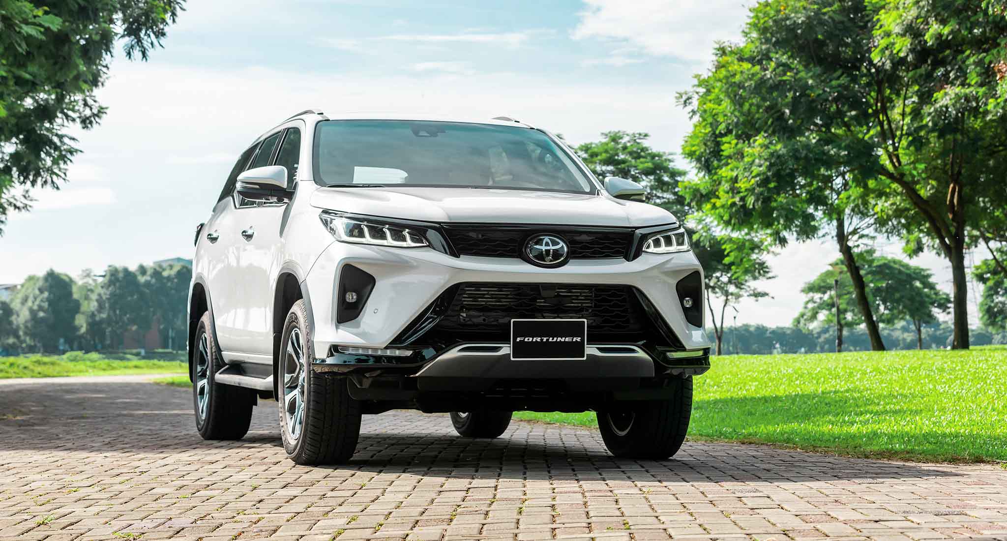 XEtv-Toyota-Fortuner-2021-4.jpg